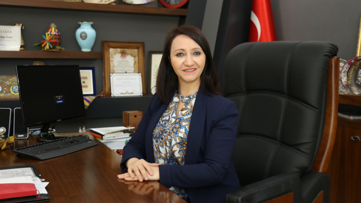 PAZARYERİ’NDE ZEKİYE TEKİN FARKI: HALKIN BAŞKANI SAHADA, PROJELER MASADA