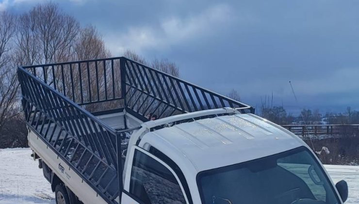 PAZARYERİ’NDE BUZLANMA KAZA GETİRDİ: KAMYONET TARLAYA UÇTU, 1 YARALI
