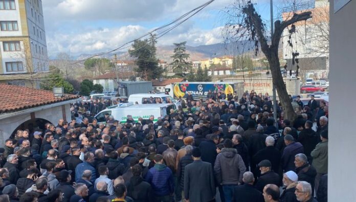 Otobüs Kazasında Hayatını Kaybeden Sudem Çakmak ve Erdi Demirsoy Bilecik’te Gözyaşlarıyla Toprağa Verildi