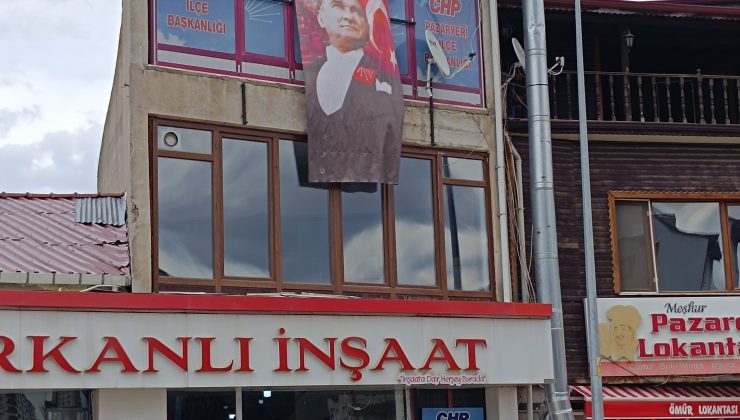 TEPKİLER SONUÇ VERDİ: ATATÜRK POSTERİ DÜZELTİLDİ