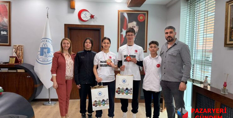 ŞAMPİYONLAR PAZARYERİ’NİN GURURU OLDU!