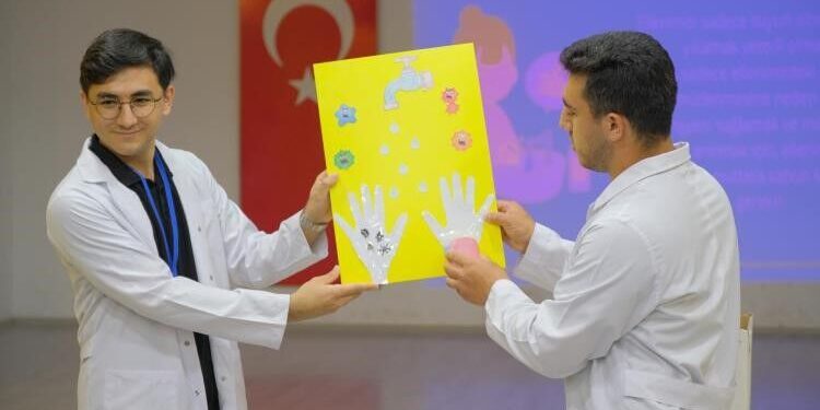MİNİK ÖĞRENCİLERE BİREYSEL HİJYEN EĞİTİMİ