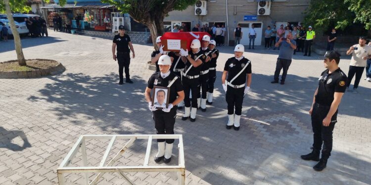 GÖREV BAŞINDA HAYATINI KAYBEDEN POLİS MEMURU SON YOLCULUĞUNA UĞURLANDI