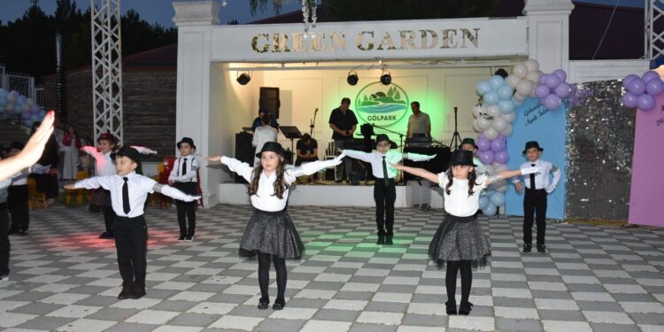 MİNİKLERDEN MUHTEŞEM GÖSTERİ
