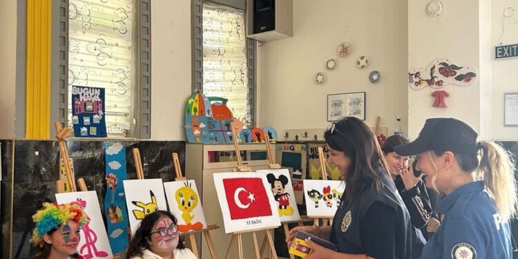 ÖĞRENCİLERE POLİSLİK MESLEĞİ TANITILDI